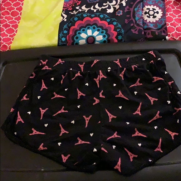 Eiffel tower shorts - Picture 3 of 3